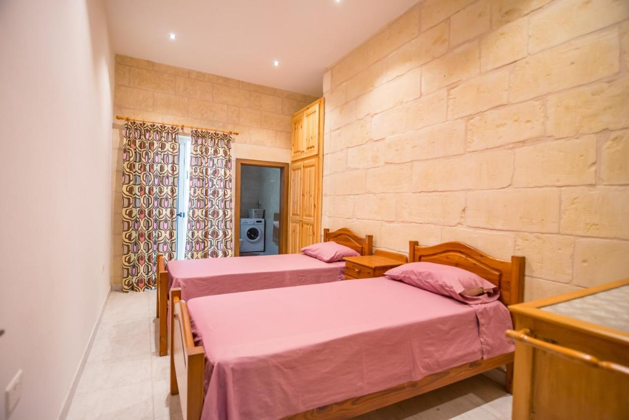 Butts Inn Dorm Victoria Εξωτερικό φωτογραφία