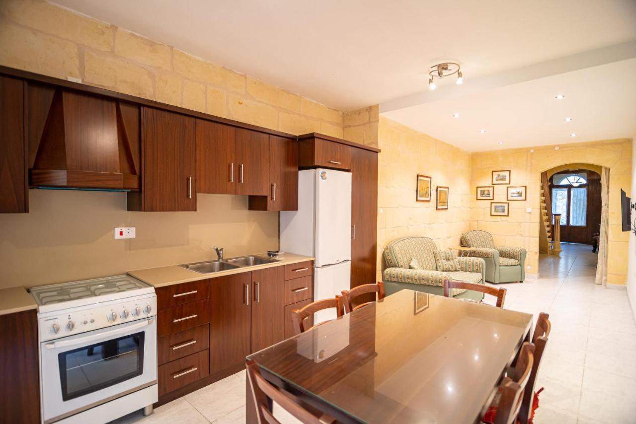 Butts Inn Dorm Victoria Εξωτερικό φωτογραφία